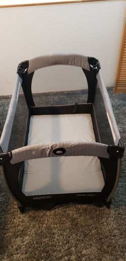 Graco Pack N Play With Changing Table And Bassinet