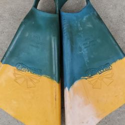 Med Churchill fins