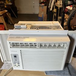 AC Unit - Frigidaire Window Unit 