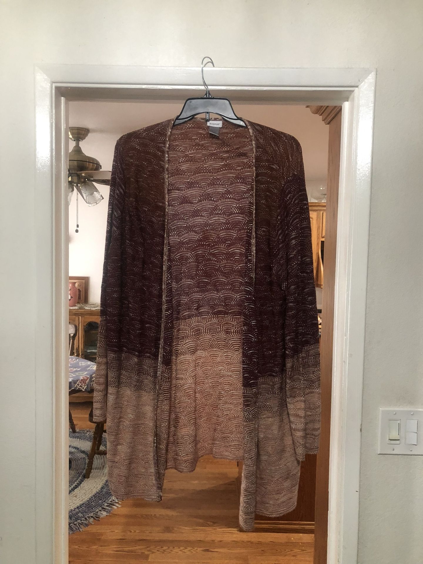Womens Open Front Tunic Length Sweater.  Size 18 / 20. Brand New Never Worn.  Brand Avenue . Has been hanging in a closet.  Smoke free home