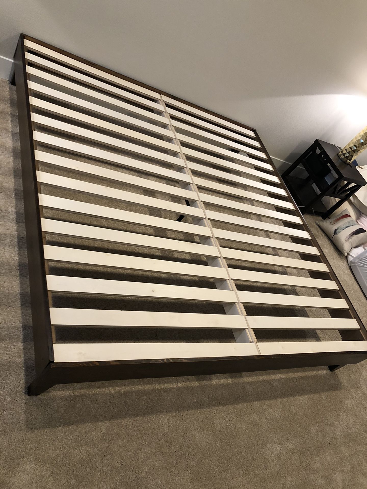 Lull king size platform frame