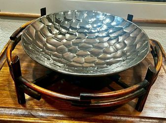 HAMMERED HOME DECOR HAMMERS ONE OUT OF THE PARK! ROUND THE BASES W YOUR GUESTS & THIS BEAUTIFUL CONVERSATION PIECE W EXTERNAL HOLDER/ ROUND DISPLAY ST