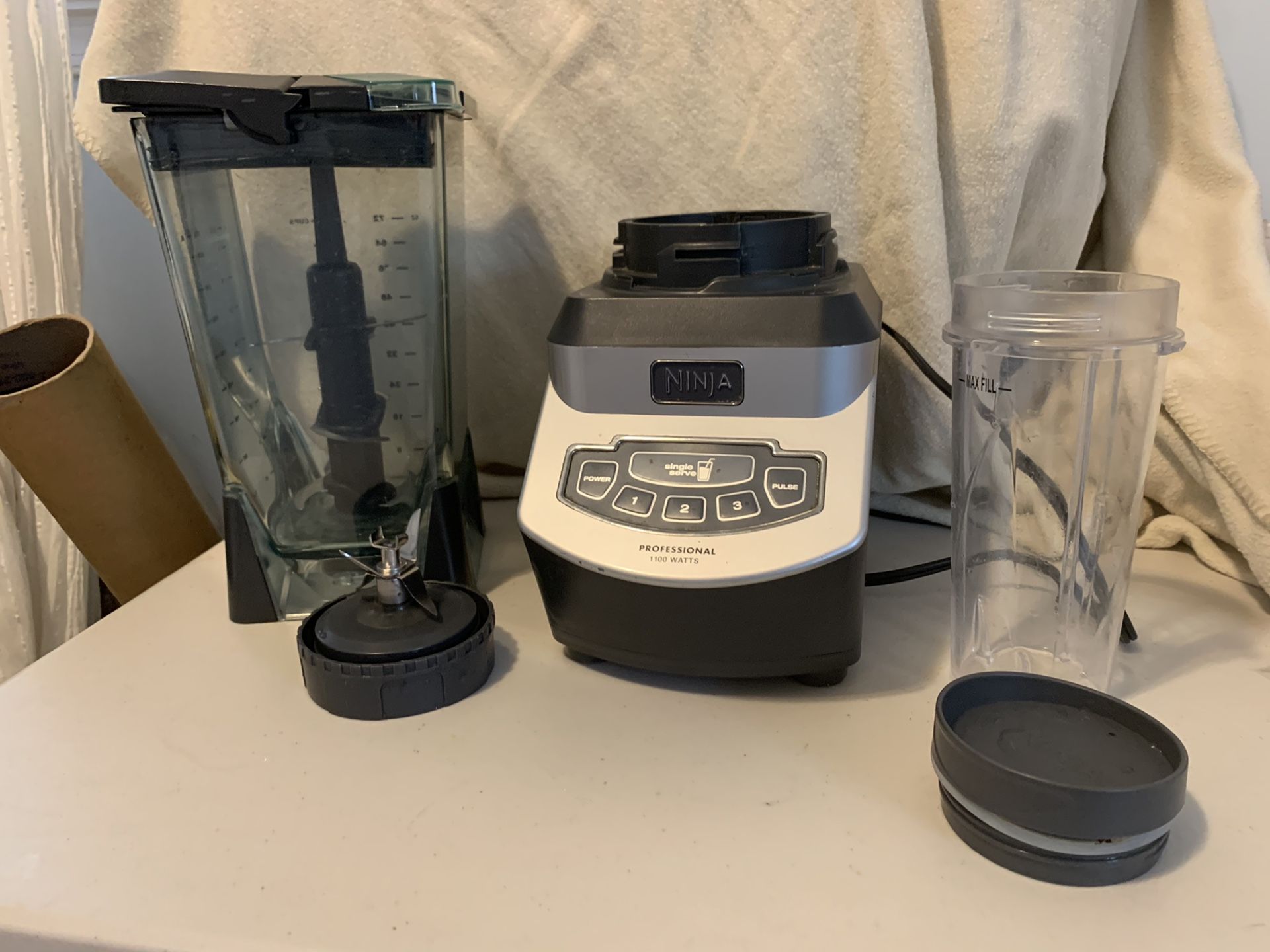 Ninja blender with two smoothie cups