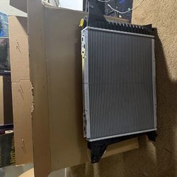 radiator for v8 ford thunderbird/ v8 mercury cougar