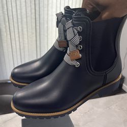 Bernardo Women’s Navy Boot Size 9