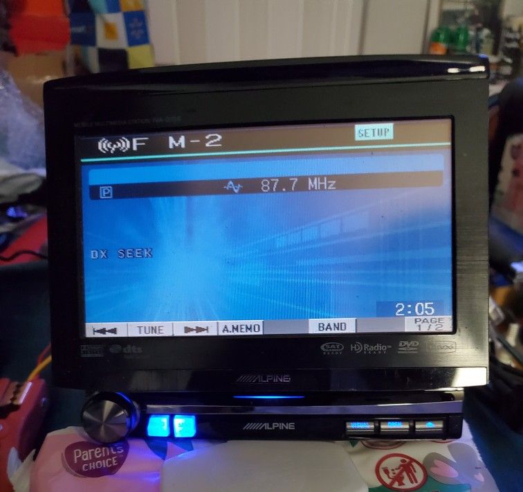 Alpine IVA-D310
DVD / CD receiver with 7" LCD monitor