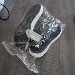 Brand NEW MUUV Women's 7.5 Shoes 