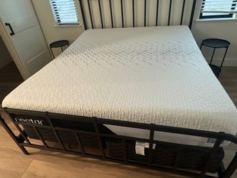 Like New Nectar Classic Memory Foam King Mattress