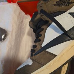 Jordan 1 Travis Scott 