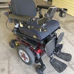 q6 edge 2.0 power wheelchair — Low Mileage 