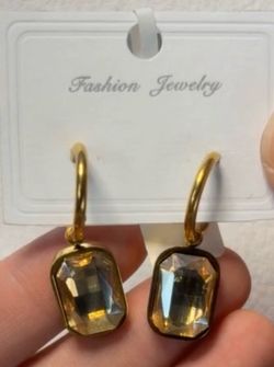 ✨ Gorgeous Gold-Tone Champagne Crystal Drop Earrings – NEW 💎