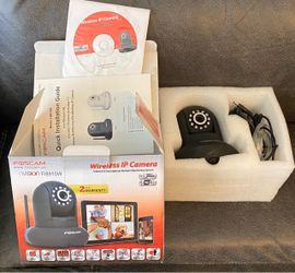 Foscam NVision FI8910W Wireless IP Indoor Security Camera - Open Box Complete