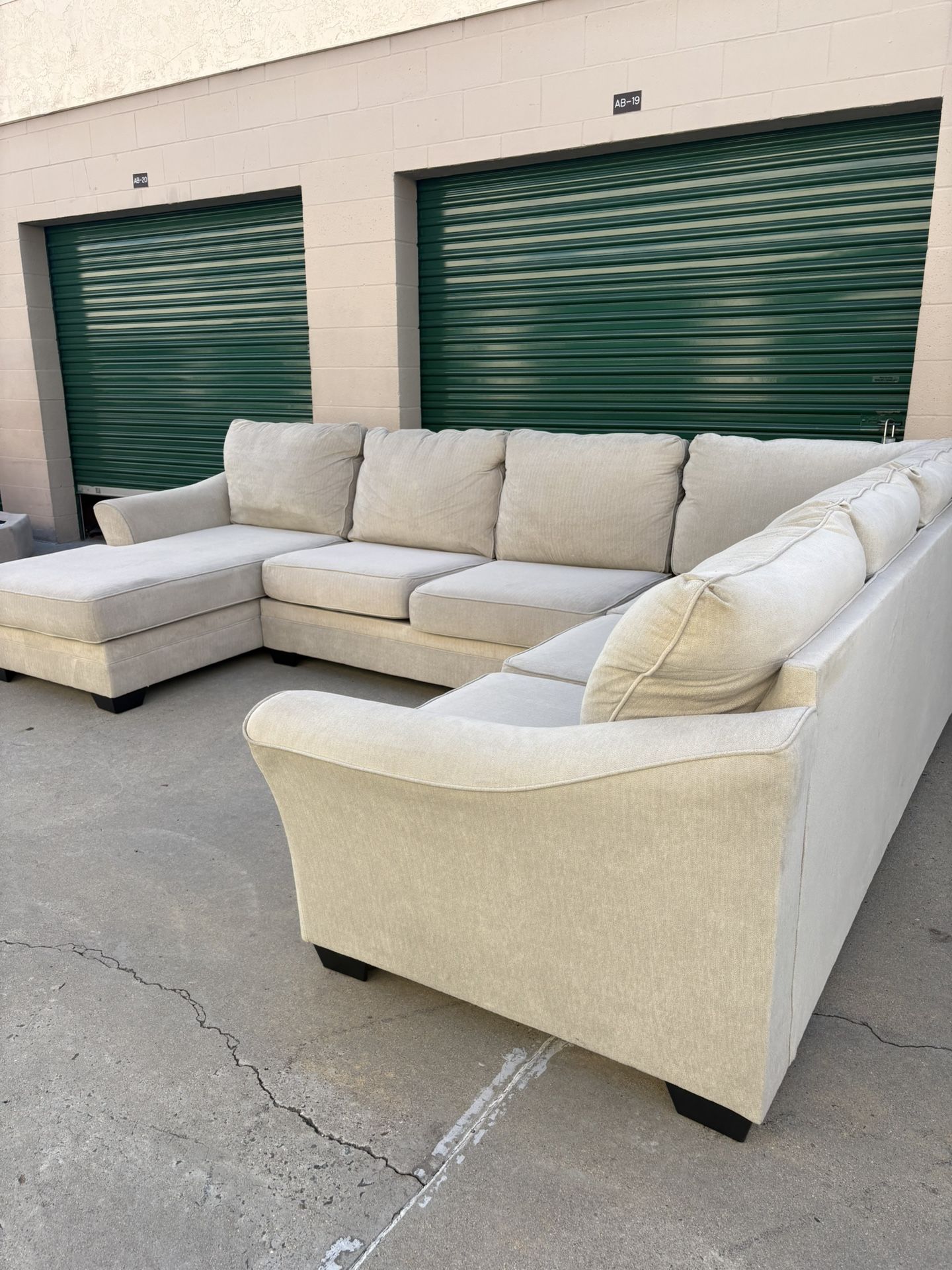 Beige Large Couch 🛻Delivery Available🛻