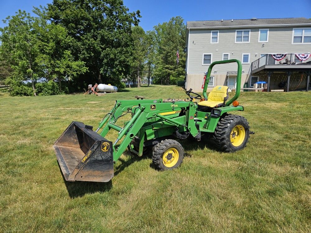 John Deere 955 tractor with 70A loader and skidsteer quick attach
