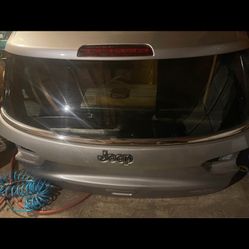 2019Jeep Cops Rear Hatch