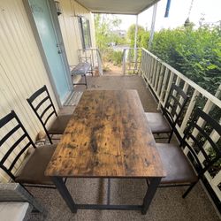 Like New Kitchen Table And Chairs