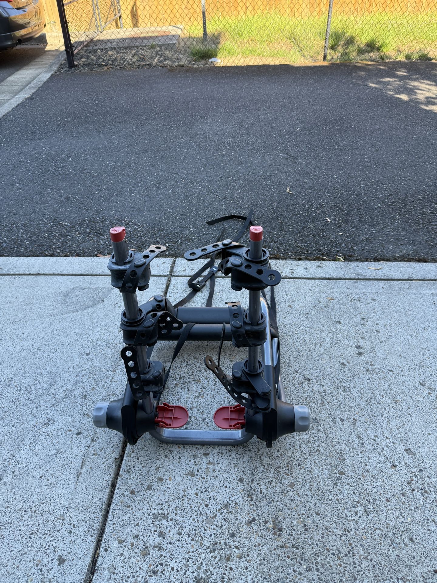Yakima Trunk Bike Rack. Three Bikes. Universal.