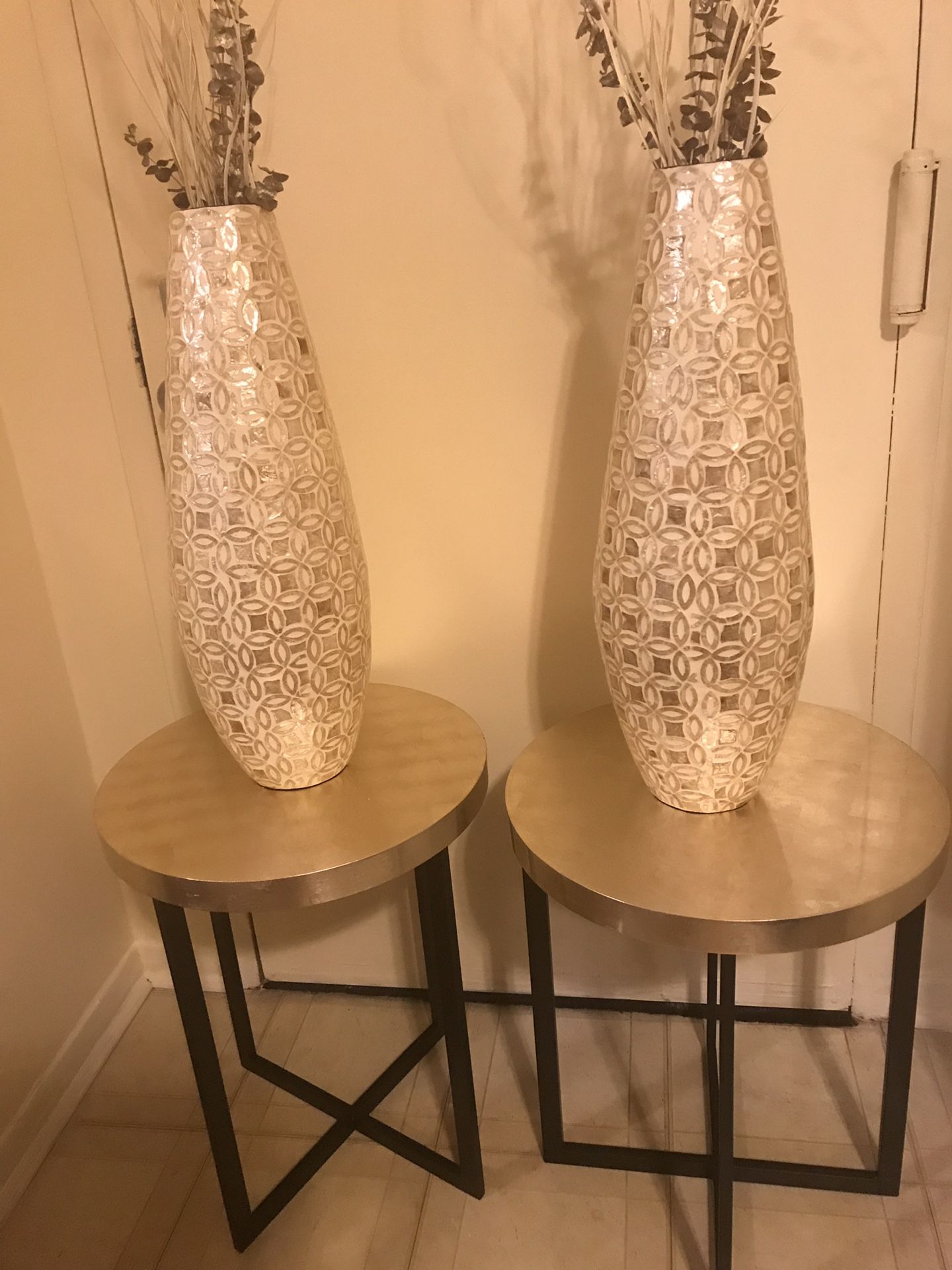 Set of 2 golden beige 24” vases free sticks click on my profile picture to check out my other listings message me if you interested