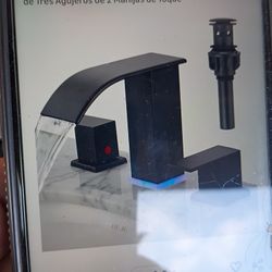 Llave Para El Baño En Buenas Condiciones Está Nueva Color Negro