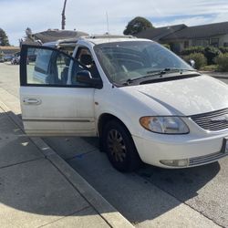 2002 Chrysler Town And Country 