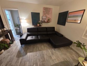 New Leather Sectional Couch with Chaise! Free Delivery 🚚!