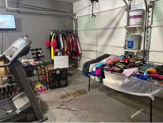 Garage sale/yard sale