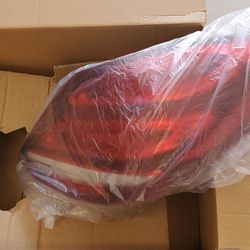 2015/2016 C300 W205 OEM led tail lights (Both Left And Right)