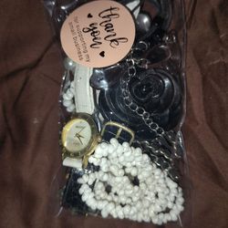 jewelry mystery  black & white bag