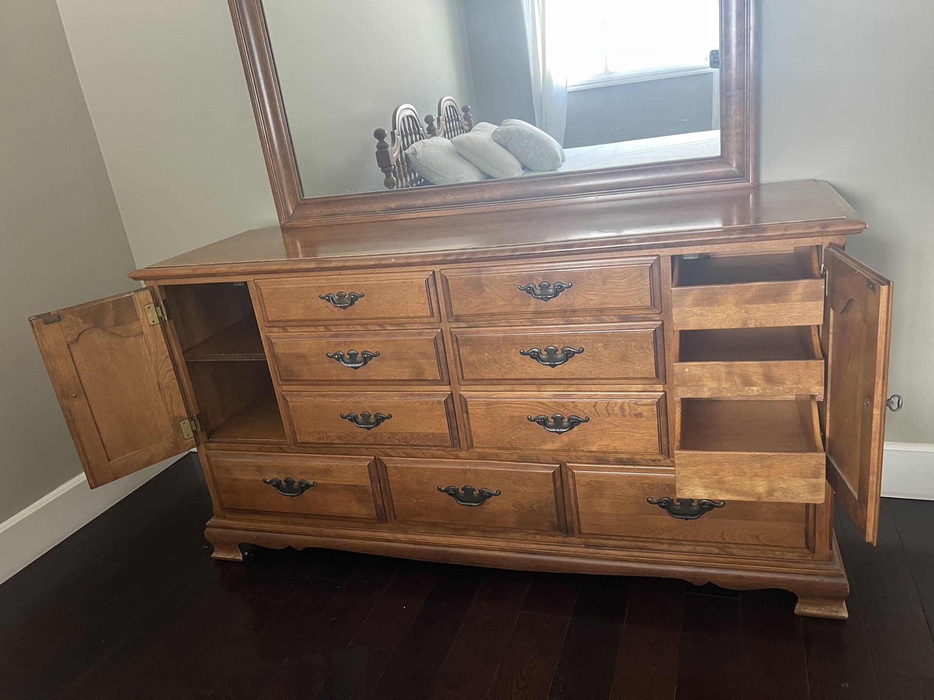 Vintage Bedroom Dresser w/ Mirror