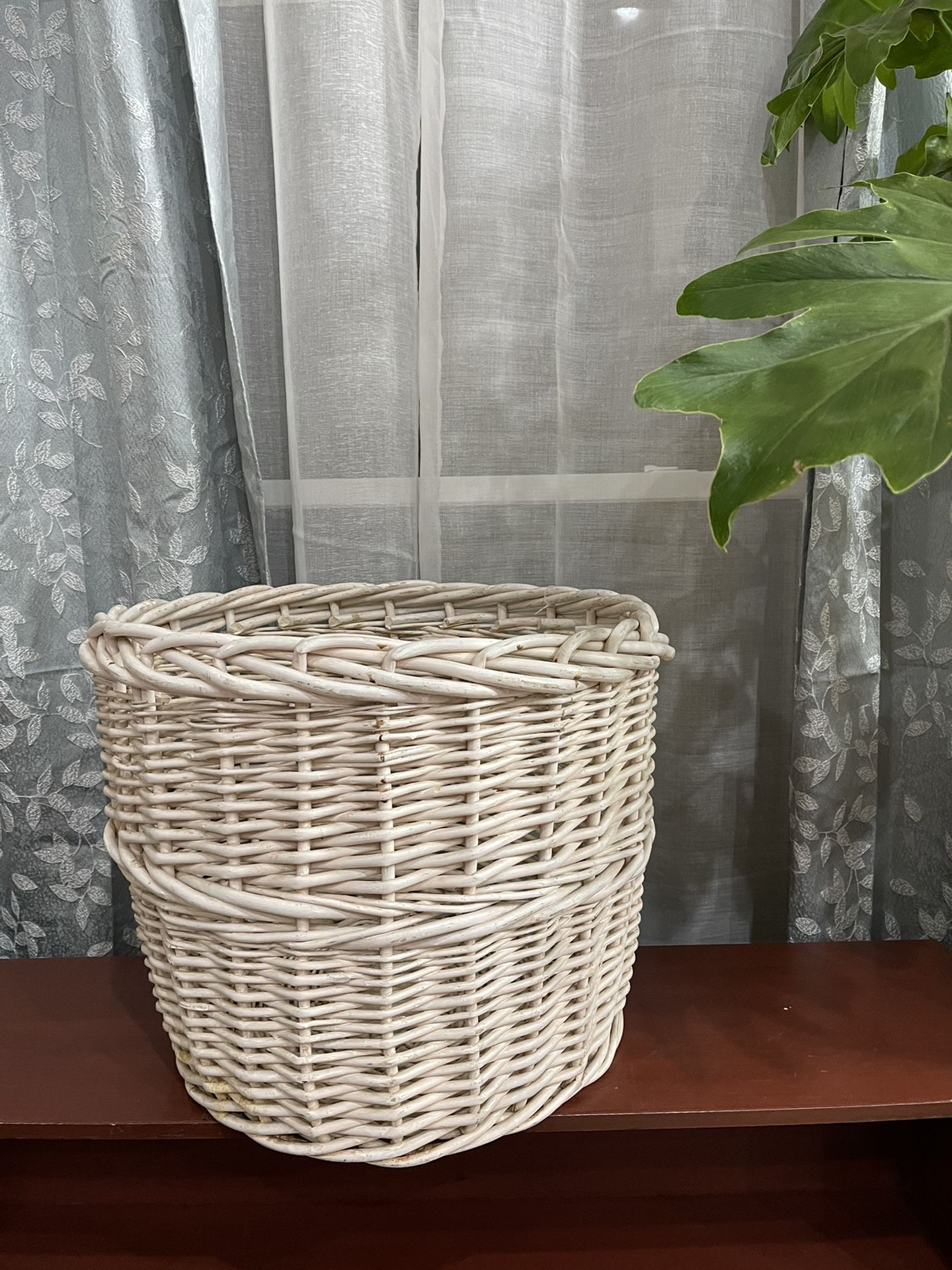 Large Wicker Basket /Pot/Plant Holder/Storage