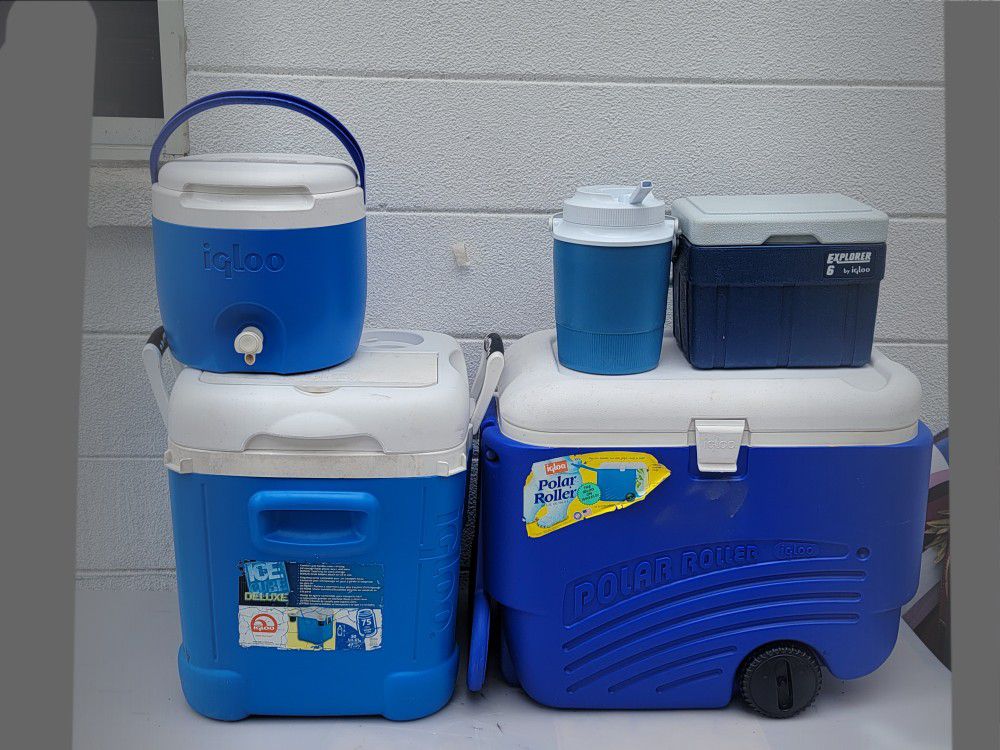 $15-$35 New, Slightly Used, Vintage Rubbermaid And  igloo Coolers And Jugs 