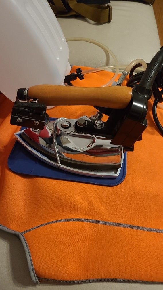 Gravity Feed Steam Iron Naomoto Hi Steam iron Made in Japan