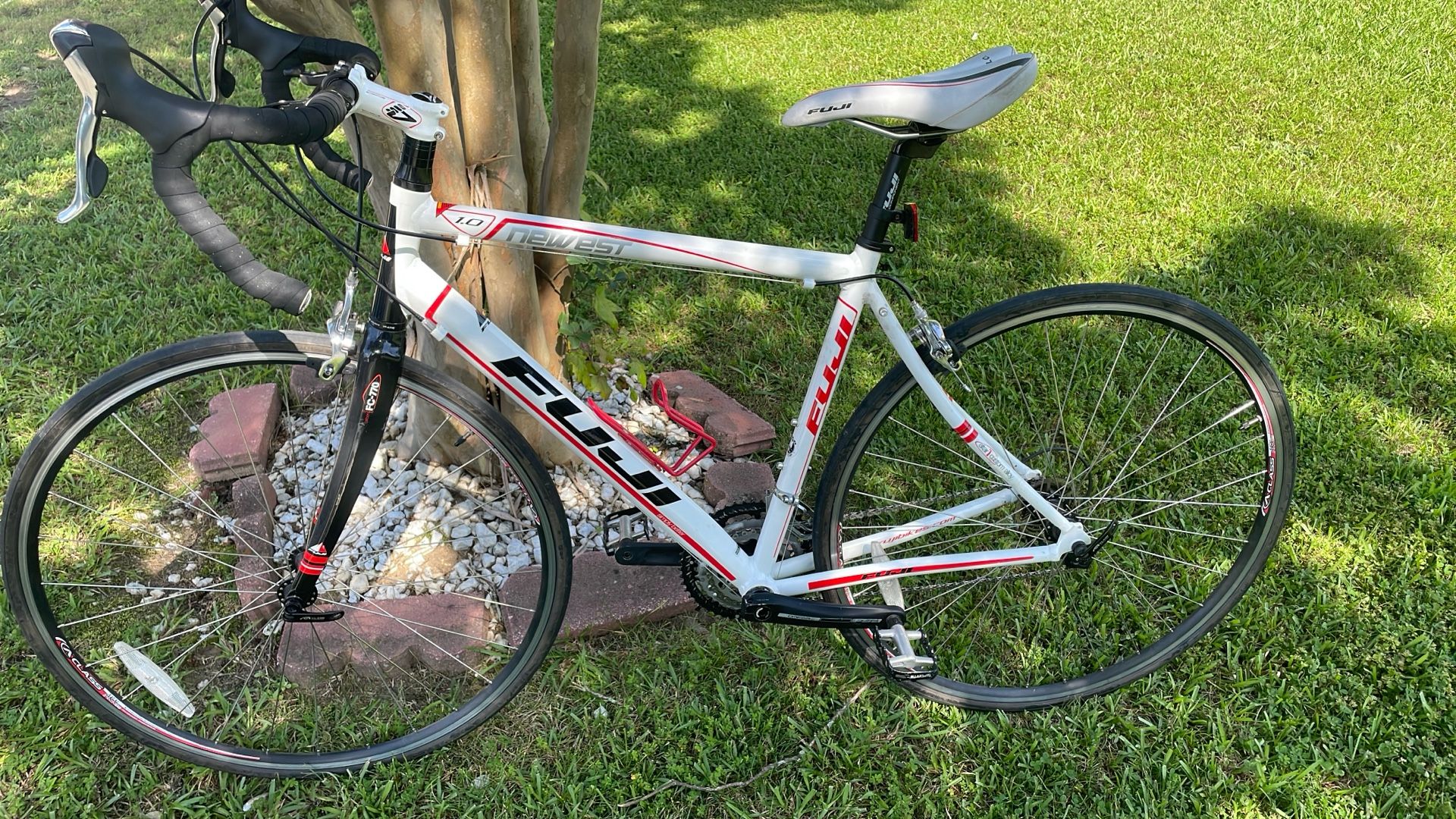 Fuji Newest 1.0 Road Bike