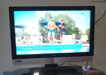 Vizio 40 inch TV w/ stand