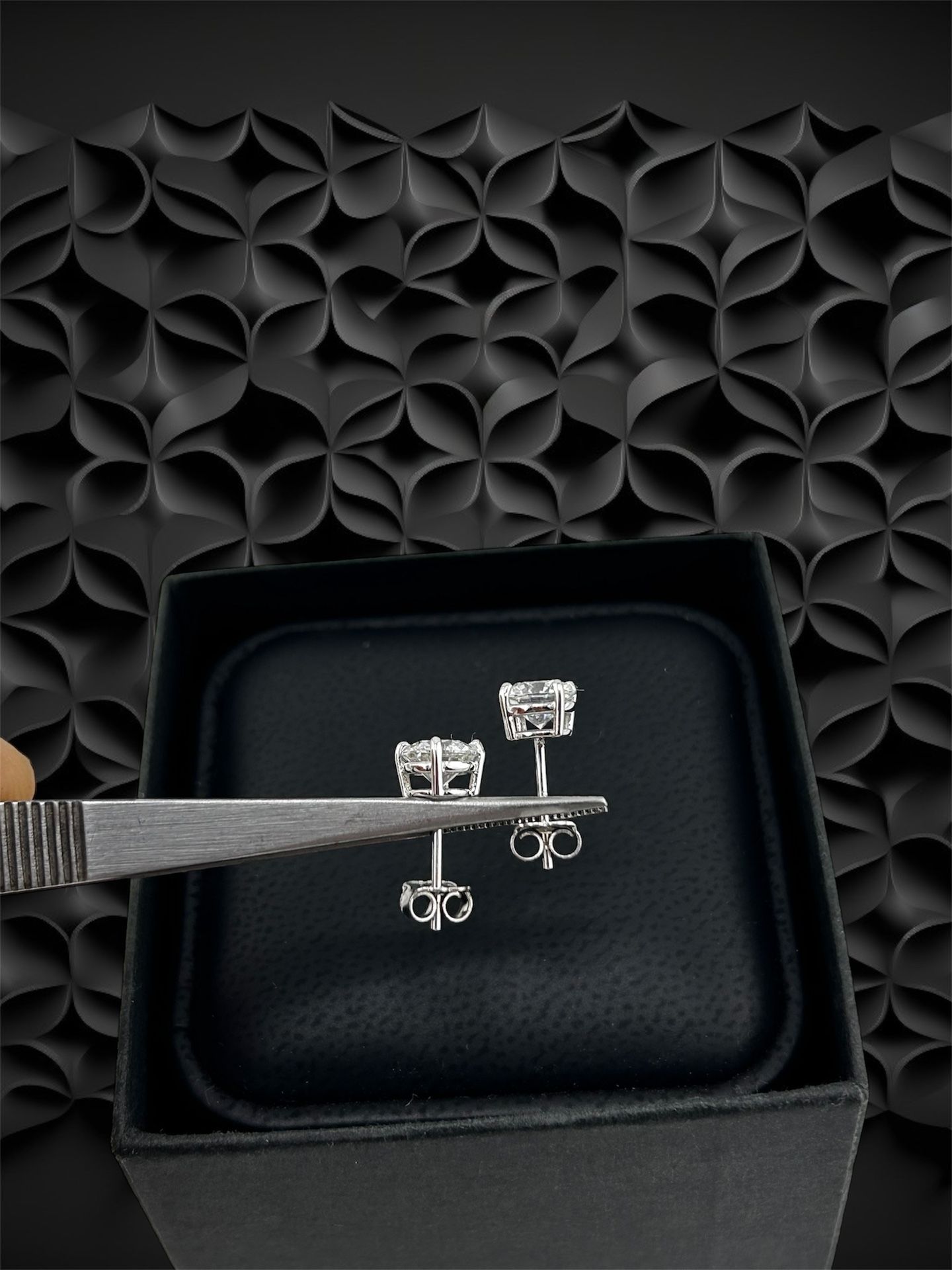 Diamond Studs Earrings In 14k white Gold