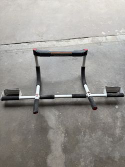 Iron Gym / Doorway Pull-Up Bar