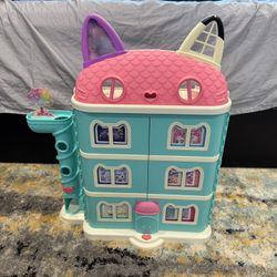 Gabby’s Dollhouse With 6 Bedrooms 