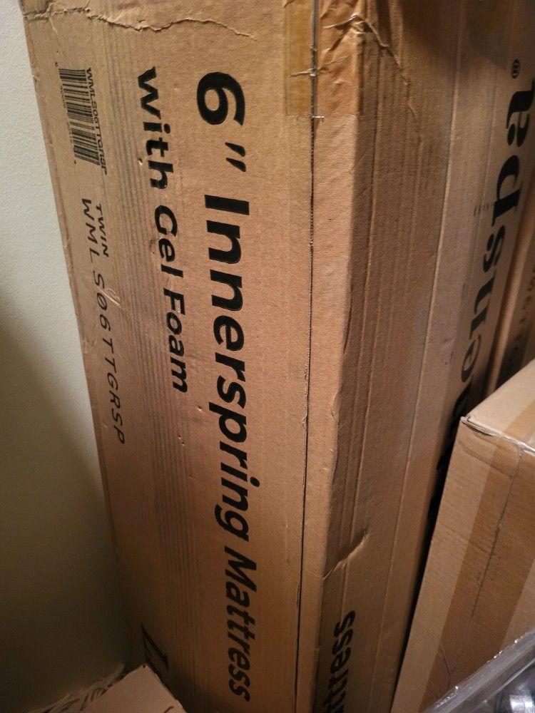 Twin mattress