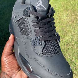 Jordan 4s Black Cats Size 11