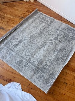 MOVING SALE • 5x5 Grey Medallion Rug