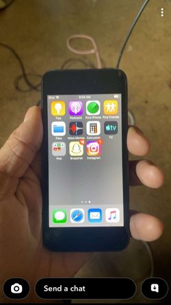 iPod comes with case no charger