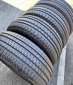 275/55/20 Brigestone Vendo un set de llantas  con 80% Vida en excelente condiciones de Vida las 4 🫡🤑
 Selling a set of 4 tires with 80% tread life r
