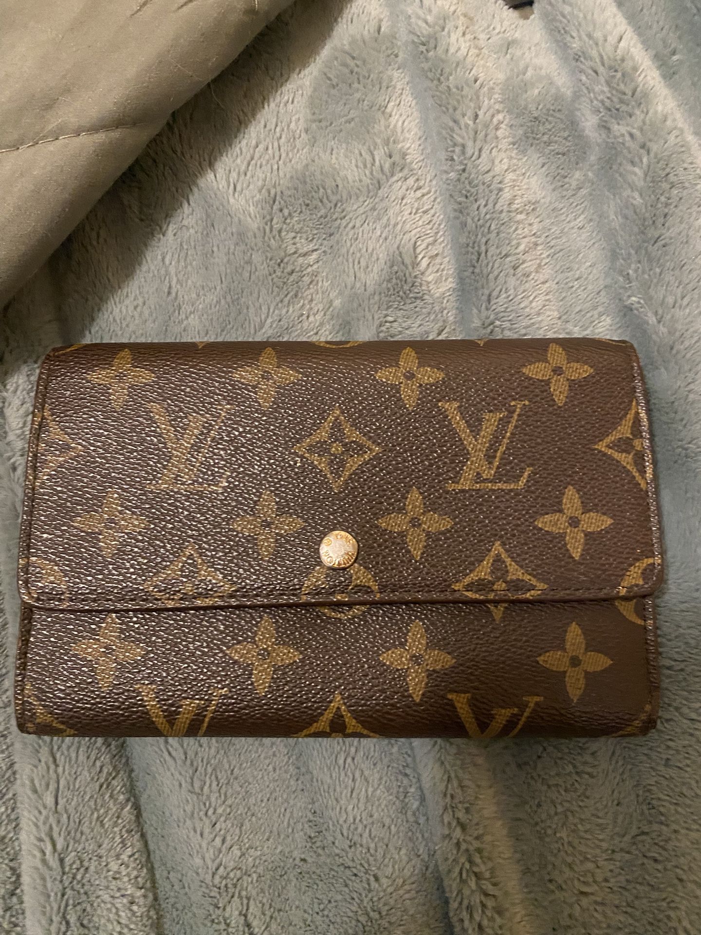 Louis Vuitton Monogram Sarah Wallet