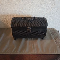 Pretty Storage Box In Excellent Condition