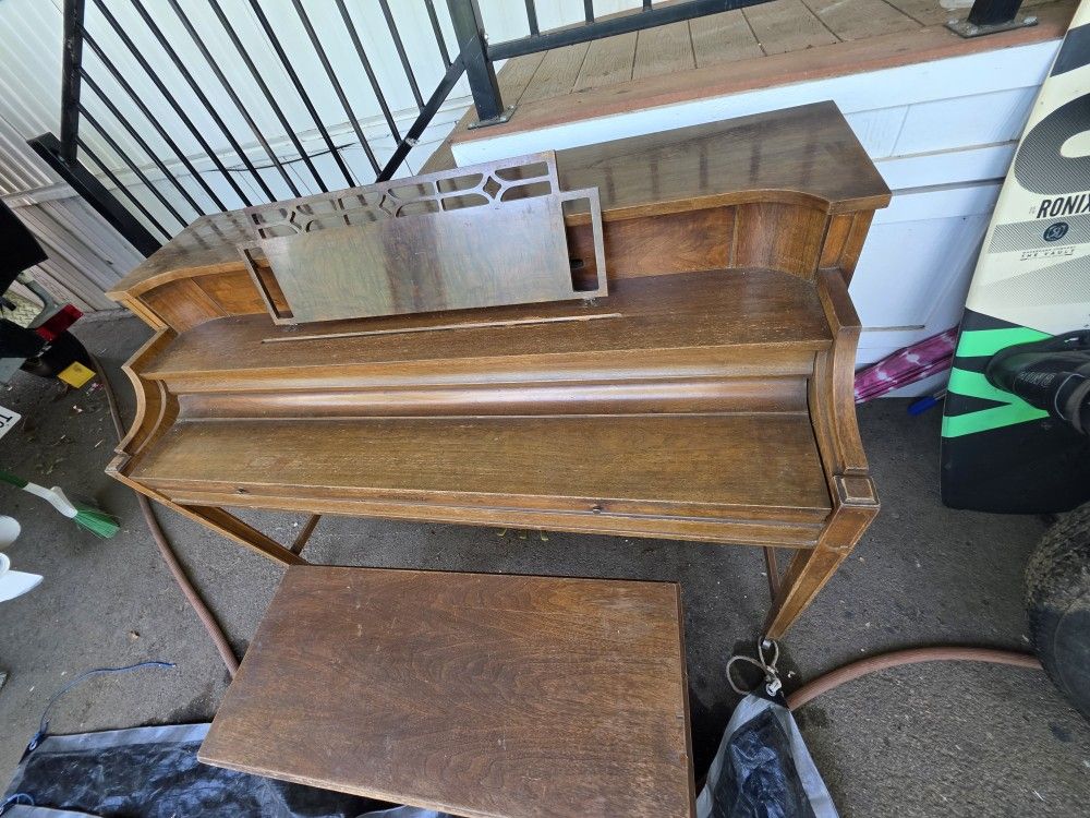 Piano With Bench FREE FREE