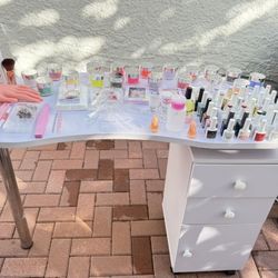 Nail Salon - 3 drawer table with adjustable LED light