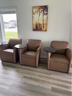 Set of 3 Tablet-Arm Chairs  Juego de 3 sillas con paleta de escritura