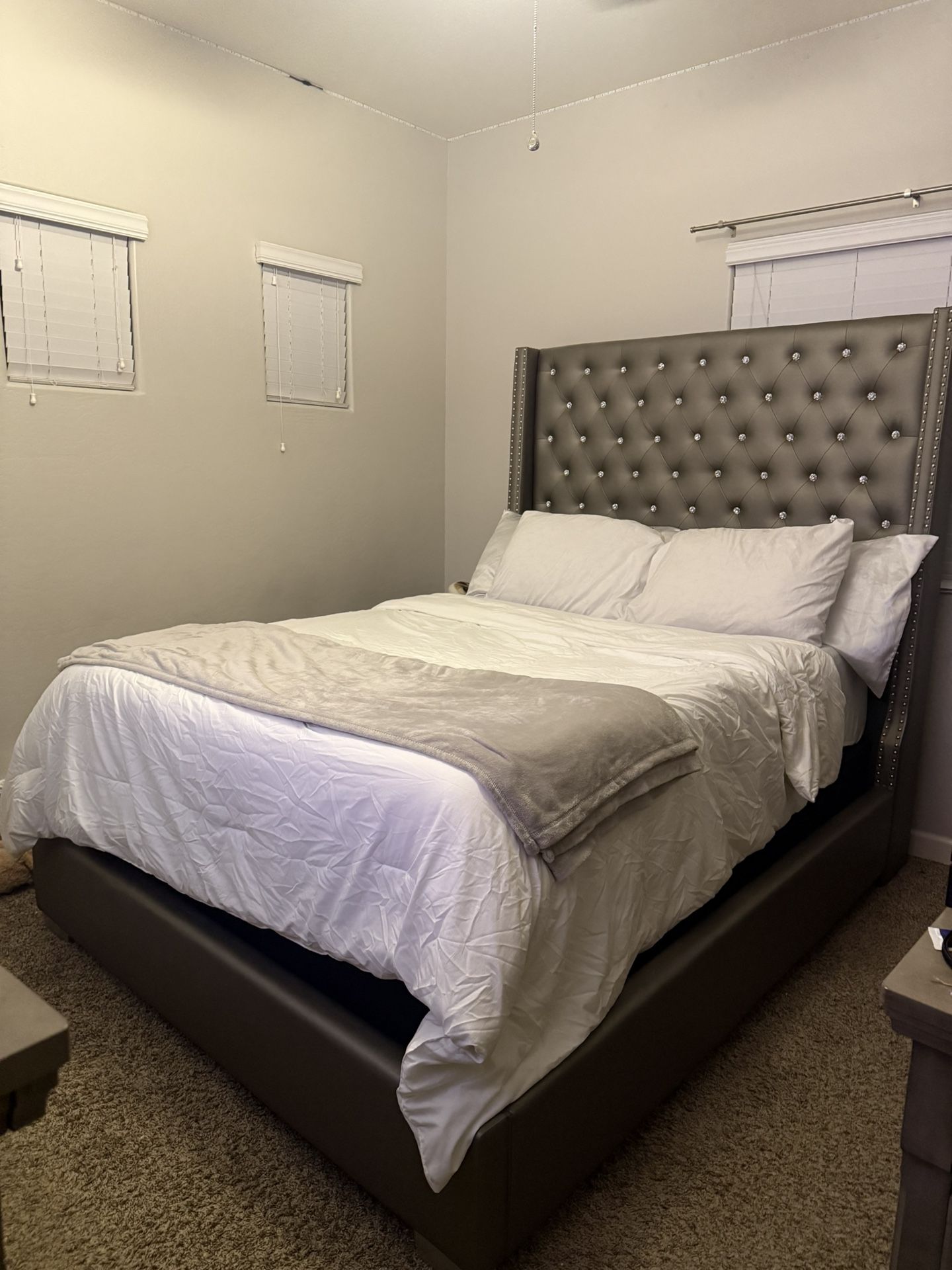 QUEEN BEDROOM SET