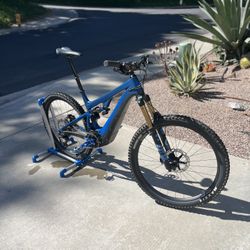 Pivot Shuttle Team XTR