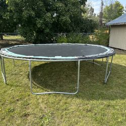 Trampoline 